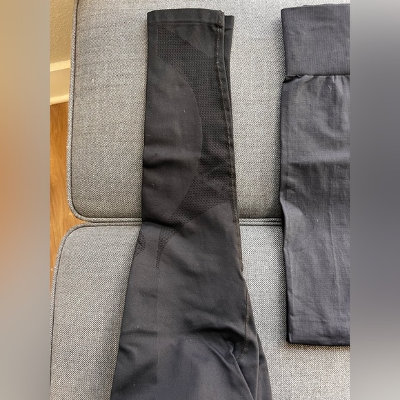LNDR Outdoor Voices set of two yoga Pilates leggings - Picture 3 of 5